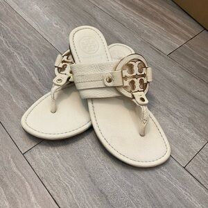 Tory Burch Amanda US 5.5 Off White Gold Leather T Logo Thong Flip Flop Sandals